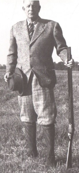 Nash with BoWhoop, ebony inlay missing.jpg (89.05 KiB) Viewed 4211 times Original forearm missing its ebony tip